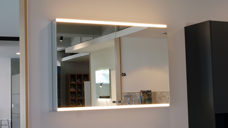 Spiegelschrank