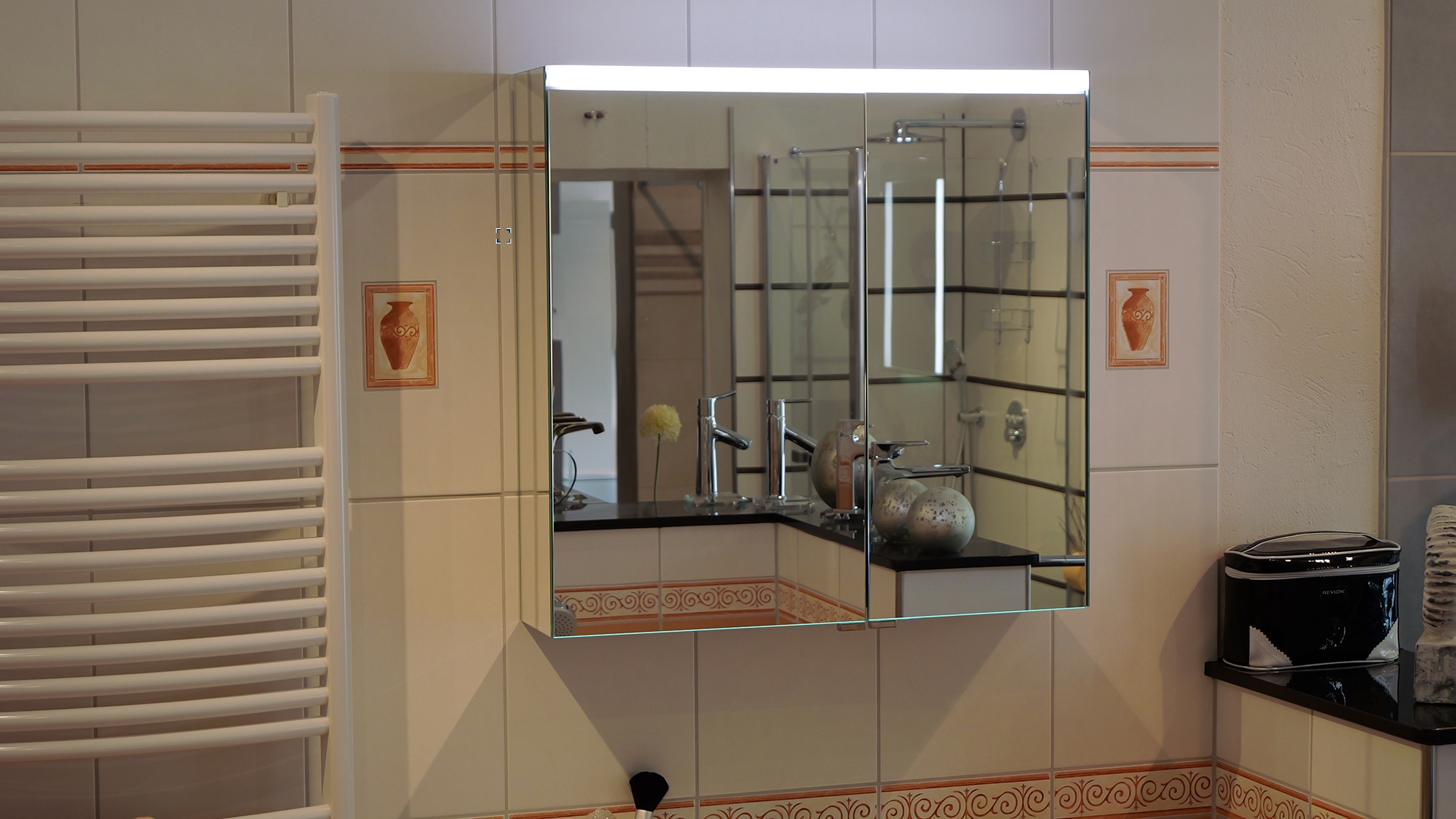 Spiegelschrank